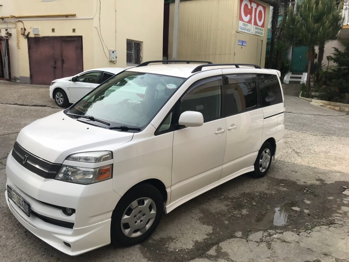 Toyota Voxy 4wd