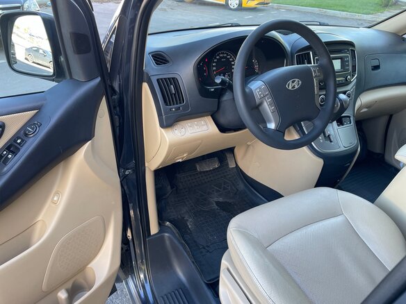 Купить б/у Hyundai H-1 II Рестайлинг 2.5d AT (170 л.с.) дизель автомат ...