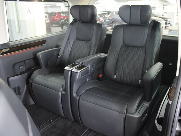 2022 Toyota Granvia II, чёрный - вид 13