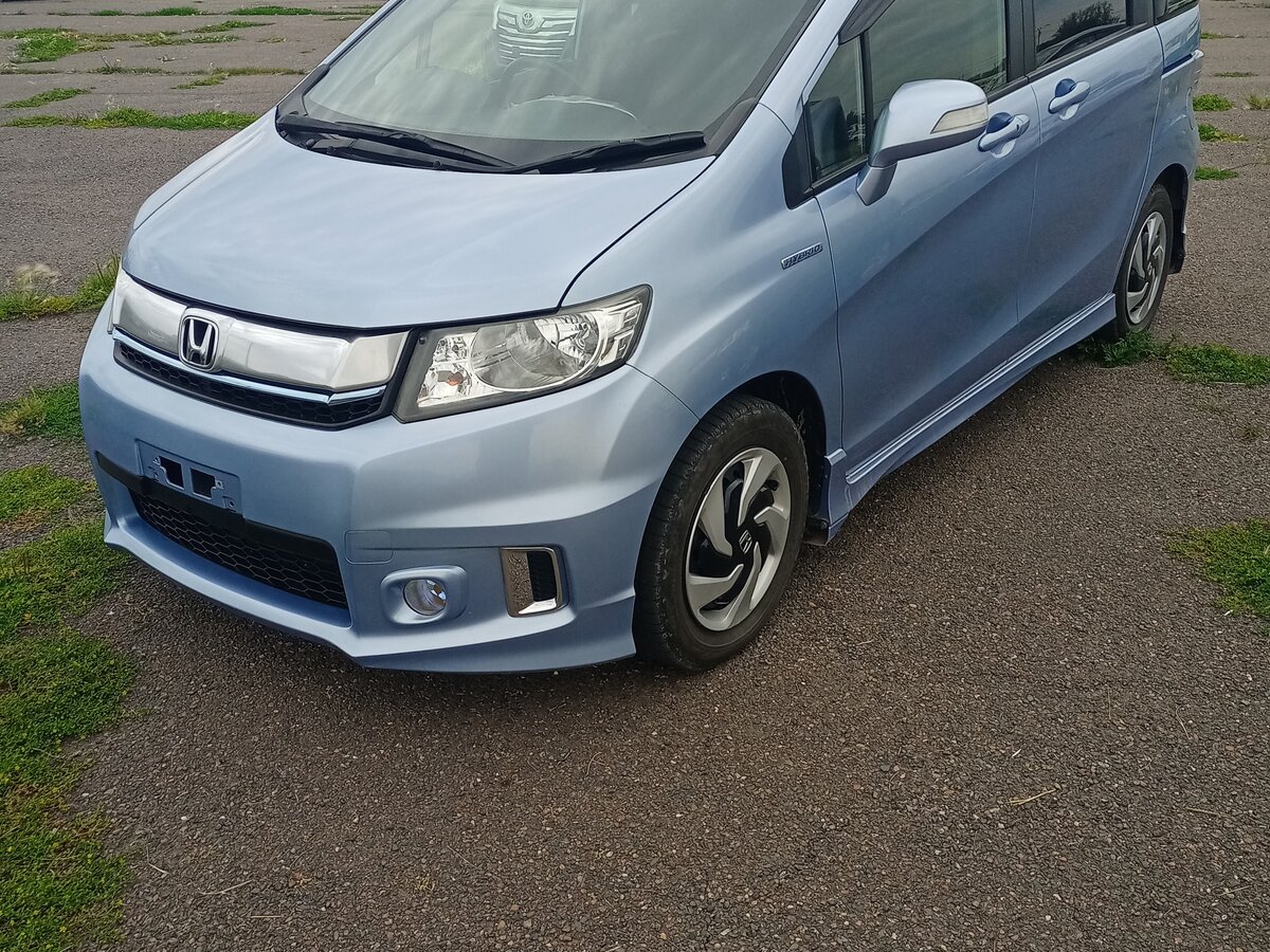 Купить б/у Honda Freed гибрид вариатор в Красноярске: голубой 2014 ...
