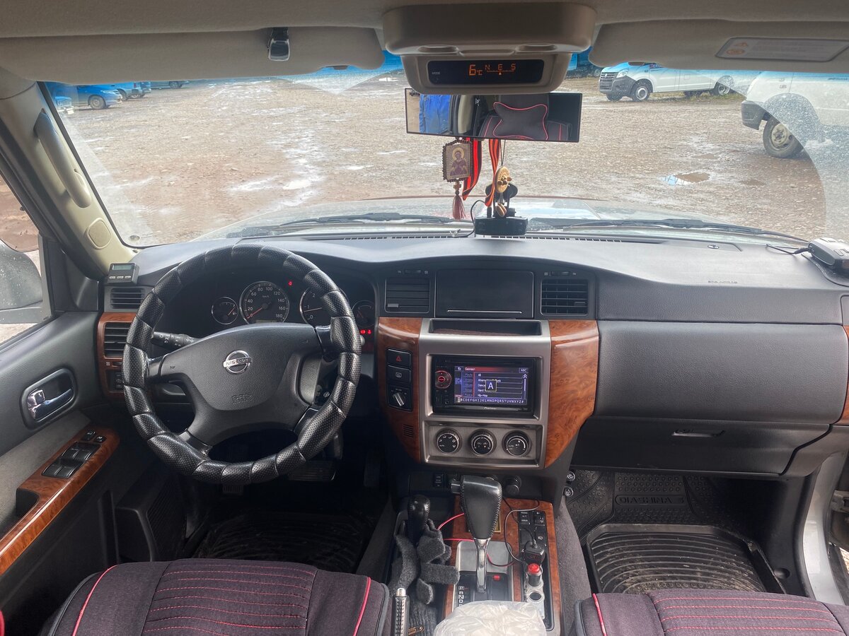 Nissan Patrol руль сзади