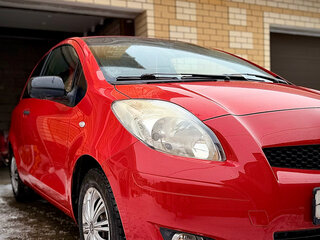 2010 Toyota Yaris II Рестайлинг, красный, 690000 рублей, вид 1