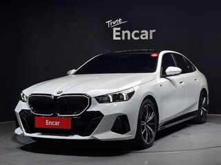 2025 BMW 5 серии 530i xDrive VIII (G60/G61/G68), белый, 5710000 рублей, вид 1
