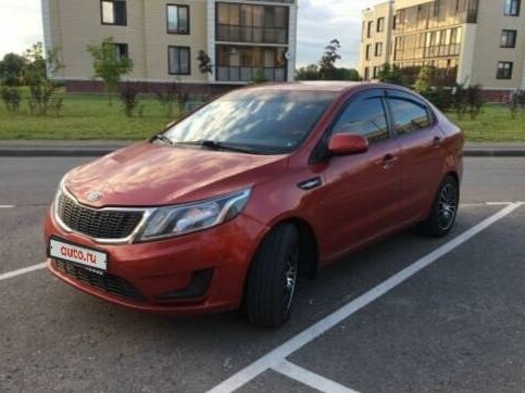 Kia Rio 3 красный 2011
