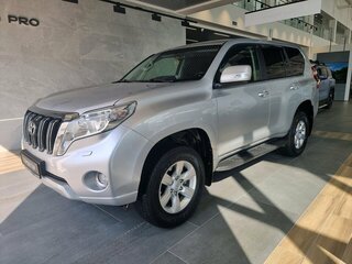 2017 Toyota Land Cruiser Prado 150 Series Рестайлинг 1, серебристый, 3199000 рублей, вид 1