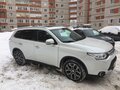 2014 Mitsubishi Outlander III Рестайлинг, белый - вид 3