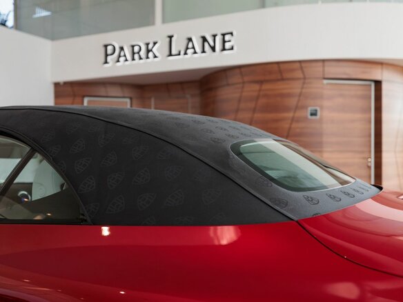 2025 Mercedes-Benz Maybach SL, красный - вид 15