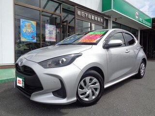 2020 Toyota Yaris IV, серебристый, 800000 рублей, вид 1