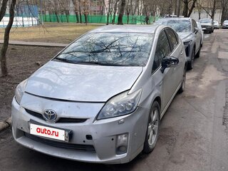 2010 Toyota Prius III (XW30), серебристый, 900000 рублей, вид 1