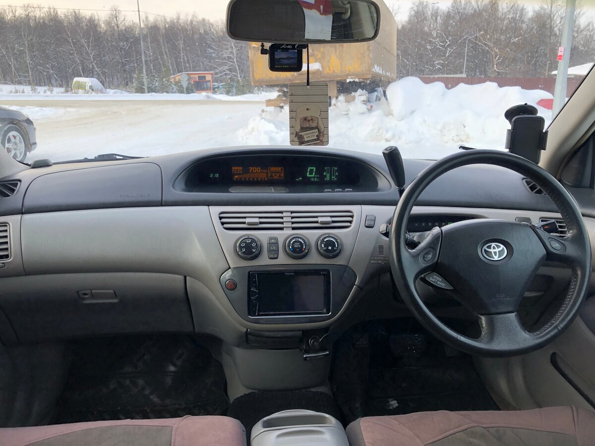 Toyota vista v50