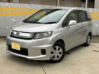 2011 Honda Freed Spike I Рестайлинг, серебристый, 1050000 рублей, вид 1