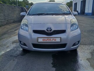 2010 Toyota Vitz II (XP90), серебристый, 870000 рублей, вид 1