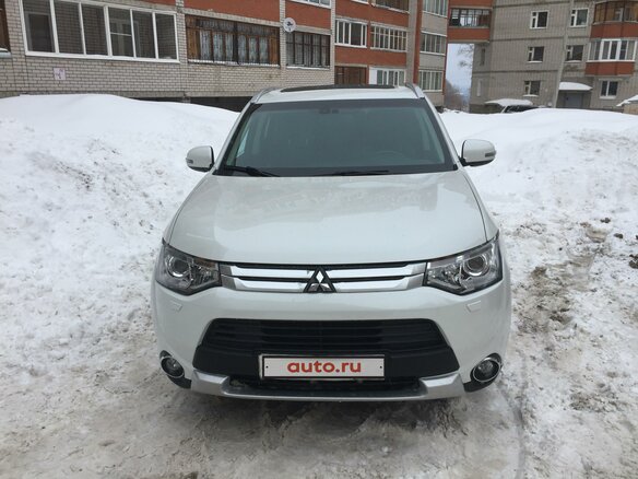 2014 Mitsubishi Outlander III Рестайлинг, белый