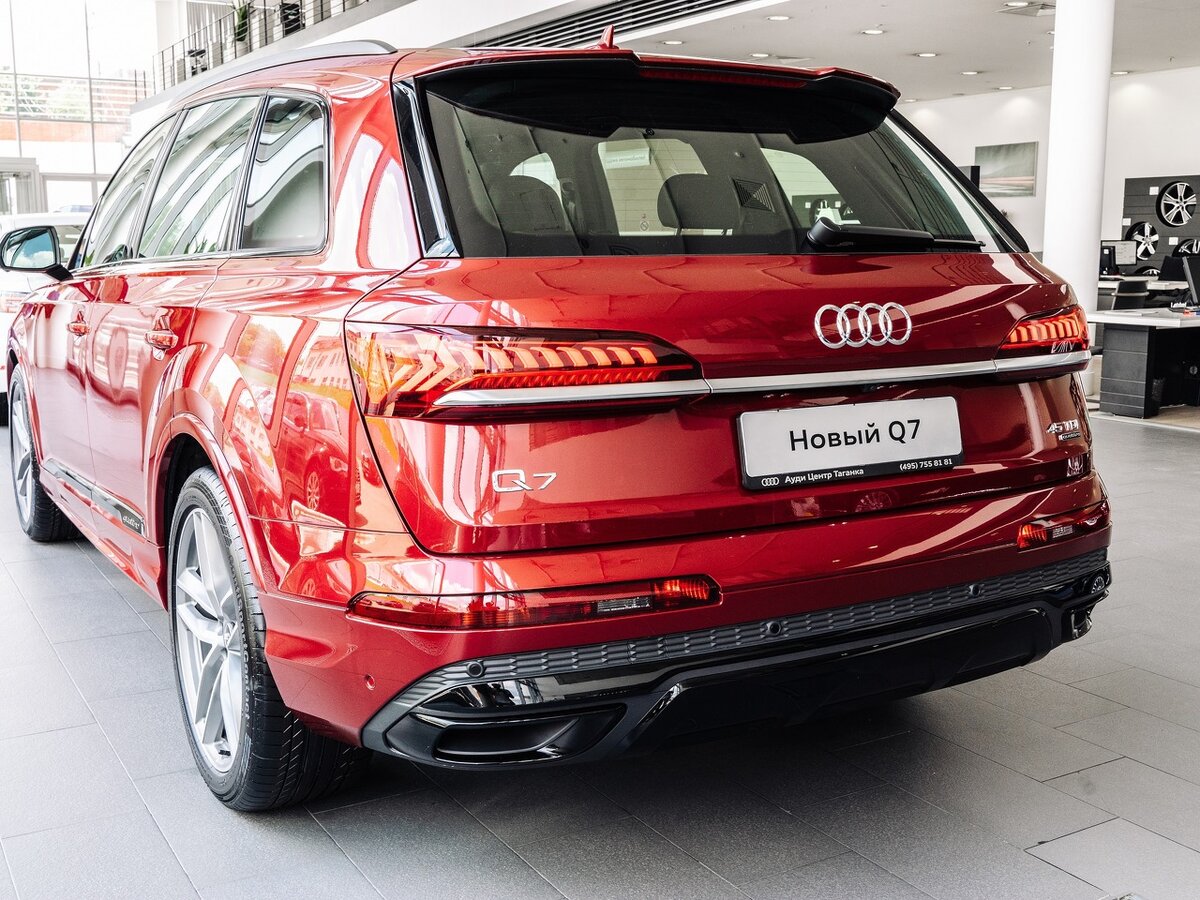 Audi q7 красная