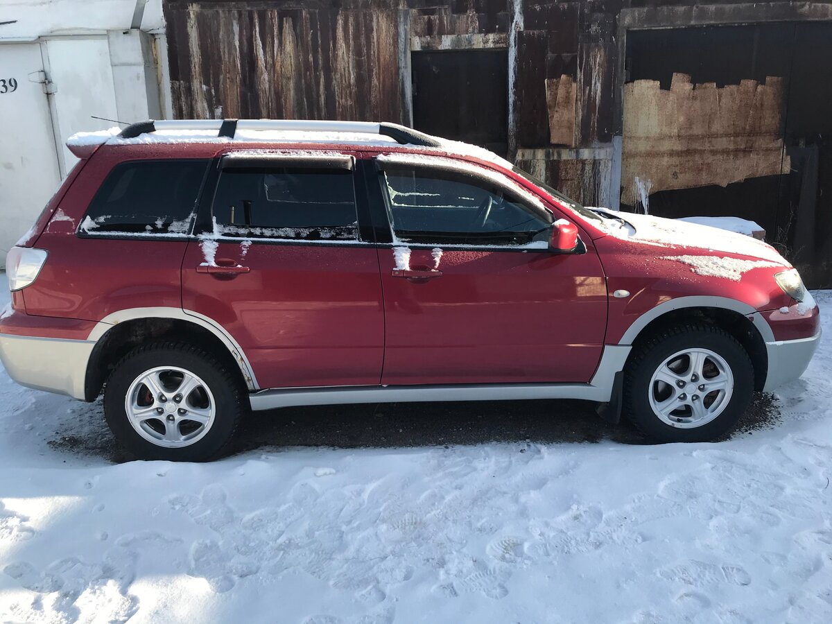 Купить б/у Mitsubishi Outlander I 2.0 MT (136 л.с.) 4WD