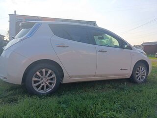 2013 Nissan Leaf I (ZE0/AZE0), белый, 599999 рублей, вид 3