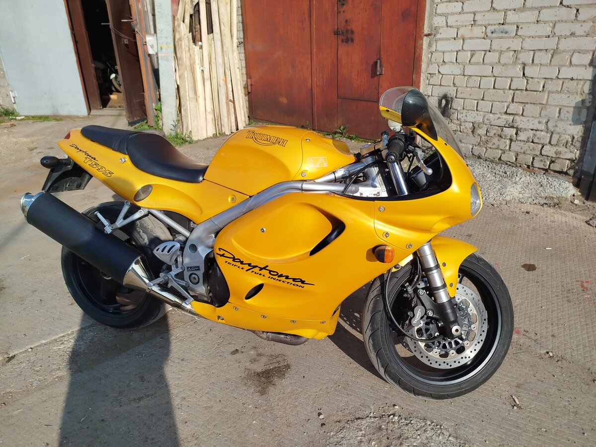 Triumph T595 Daytona