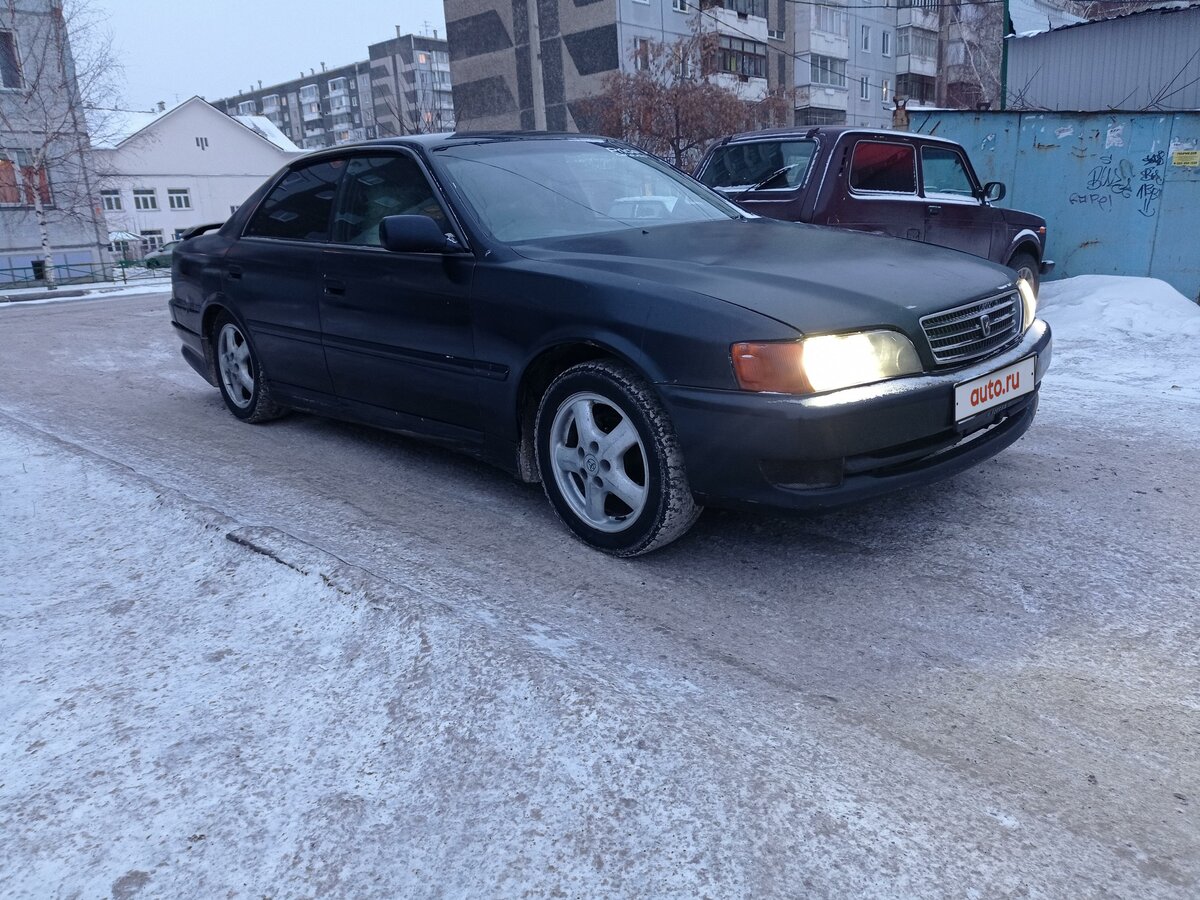 Тойота Чайзер 1998 черная сзади