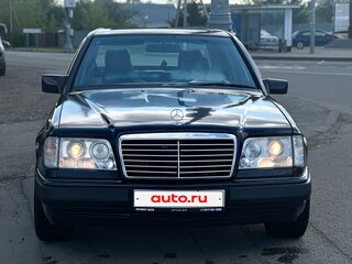 1988 Mercedes-Benz W124 230, синий, 450000 рублей, вид 1