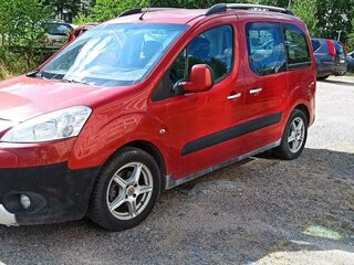 2011 Peugeot Partner II, красный, 900000 рублей, вид 1
