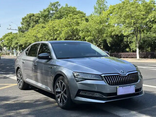 2021 Skoda Superb III Рестайлинг, серый, 1843000 рублей, вид 1