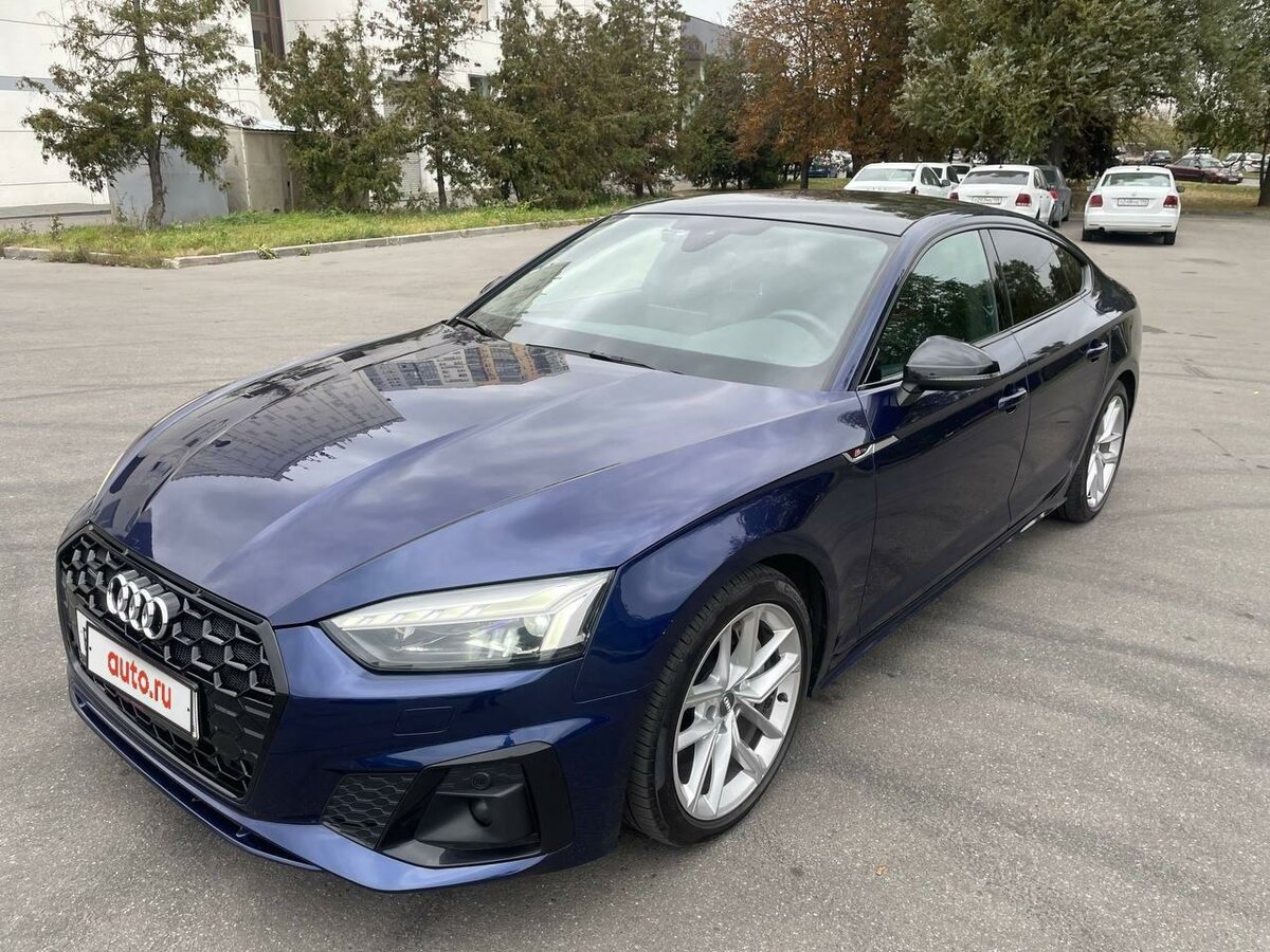 Темно синяя Audi a5 диски