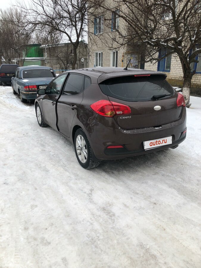Коричневый киа хэтчбек
