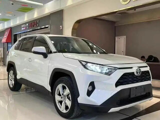 2022 Toyota RAV4 V (XA50), белый, 2200000 рублей, вид 1