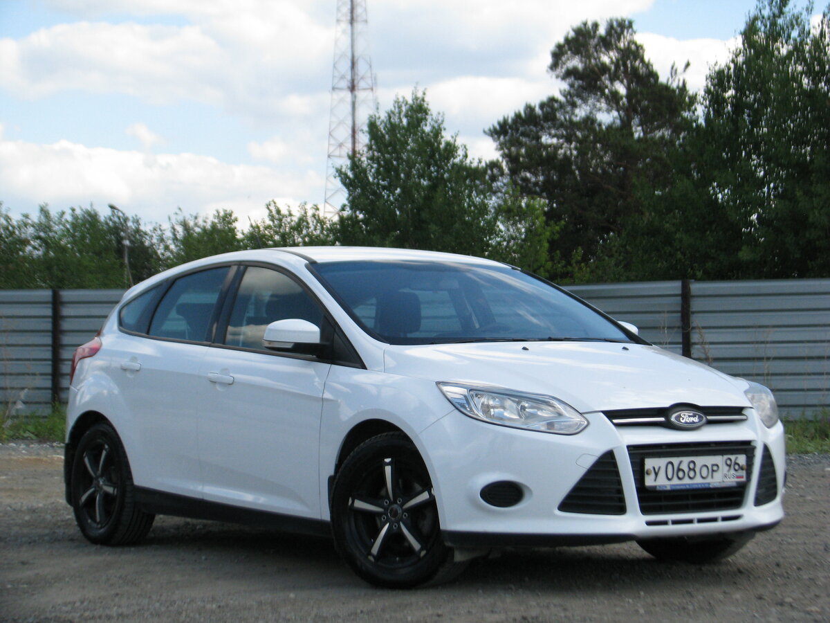 Ford Focus Hatchback 2012 White