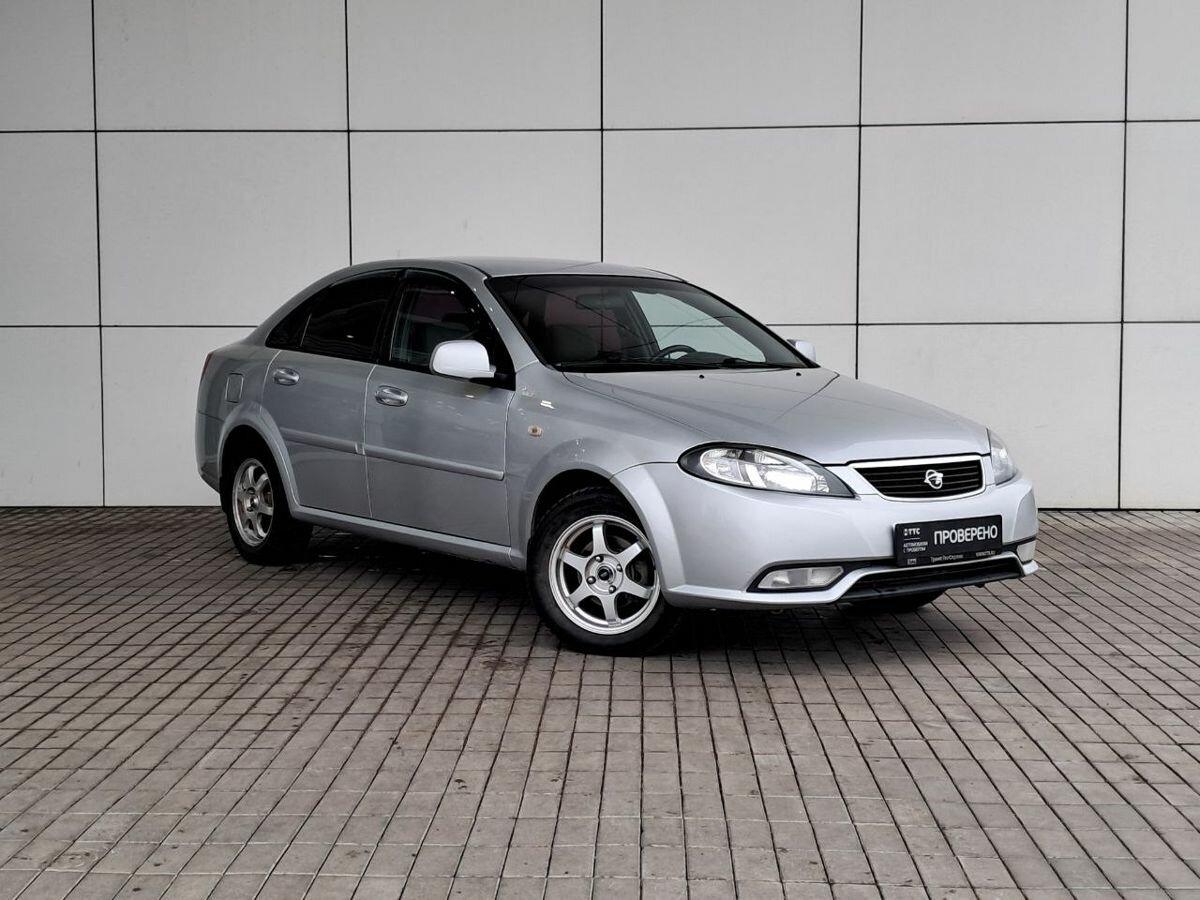 Равон Джентра сзади