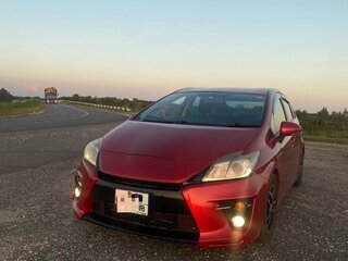 2013 Toyota Prius III Рестайлинг (XW30), красный, 1050000 рублей, вид 1