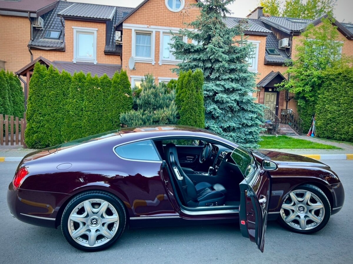 Bentley Continental R Mulliner на улице