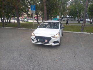 2018 Hyundai Solaris II, белый, 750000 рублей, вид 1