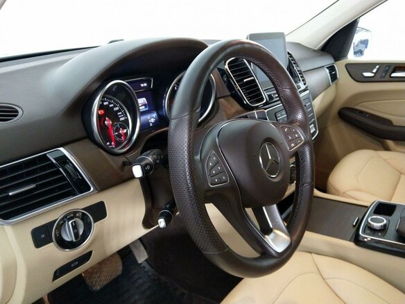 2017 Mercedes-Benz GLE 300 I (W166), белый, 5000000 рублей - вид 8