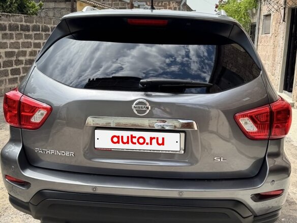 2017 Nissan Pathfinder IV Рестайлинг, серый, 1800000 рублей - вид 2