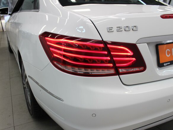 2013 Mercedes-Benz E-Класс 200 IV (W212, S212, C207) Рестайлинг, белый - вид 7