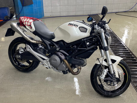 2009 Ducati Monster 696 Bianca DUCATI Monster 2009 [#21720EN