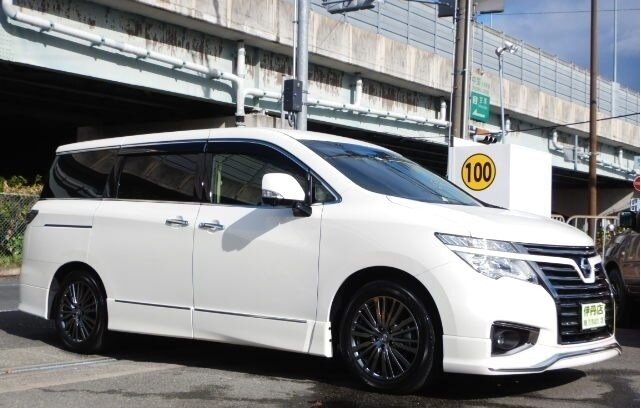 Nissan elgrand iii