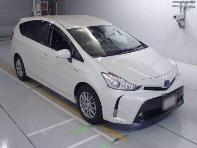 Toyota Prius Alpha 2017 салон