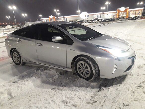 2017 Toyota Prius IV (XW50), серебристый, 1955000 рублей - вид 4