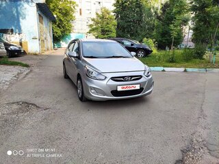2013 Hyundai Solaris I, серебристый, 615000 рублей, вид 1