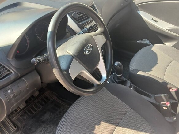 2011 Hyundai Solaris I, серебристый, 600000 рублей - вид 6