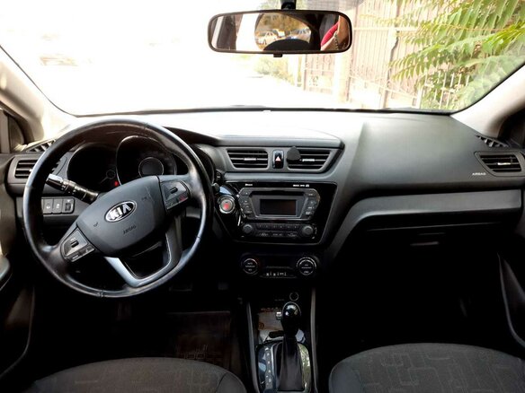 2015 Kia Rio 6-speed III, белый - вид 3