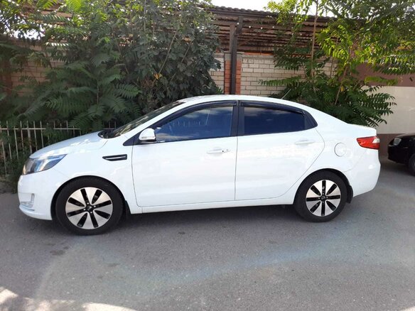 2015 Kia Rio 6-speed III, белый - вид 1