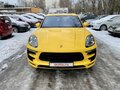 Старая желтая Порше эконом
