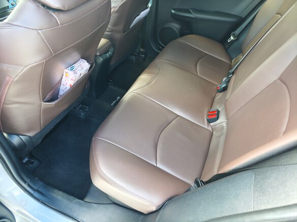 2020 Toyota Prius IV Рестайлинг (XW50), белый, 2750000 рублей - вид 17