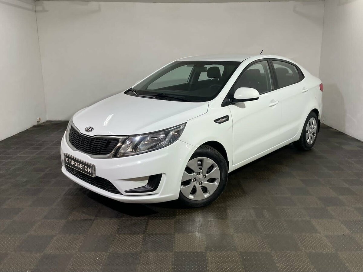 Kia Rio 2013 седан белая