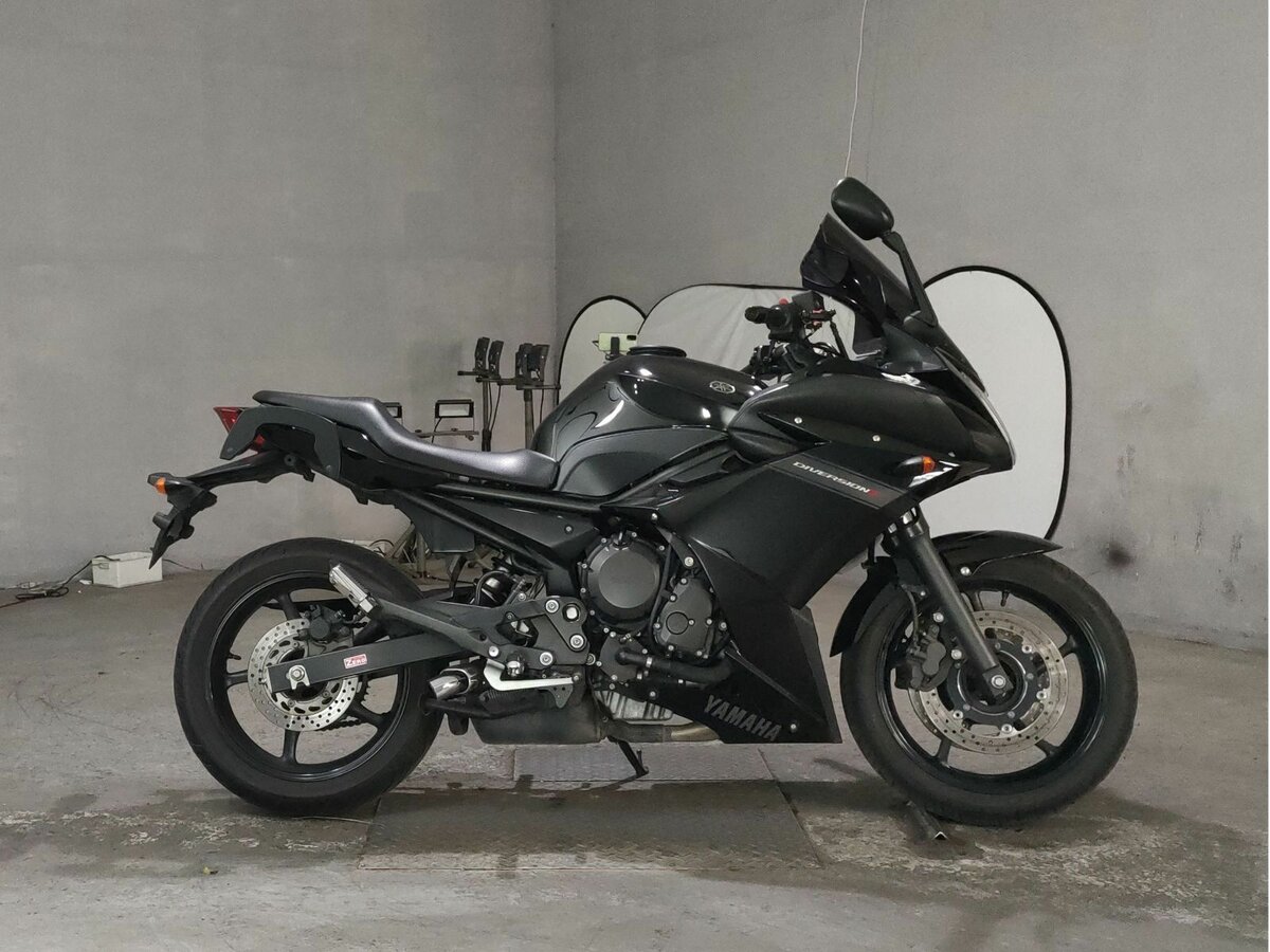 Yamaha XJ6 (FZ6R)