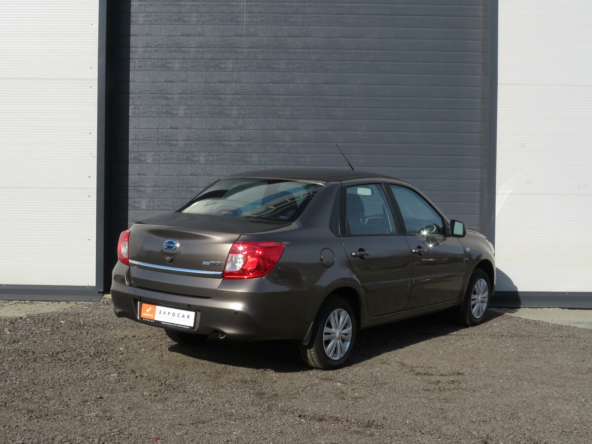Фото коричневый датсун