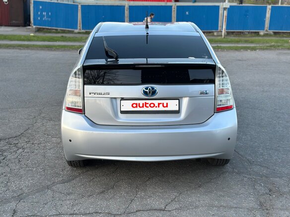 2011 Toyota Prius III (XW30), серебристый, 830000 рублей - вид 5